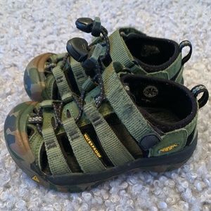 Camouflage KEEN Sandals Toddler Boy Size 9